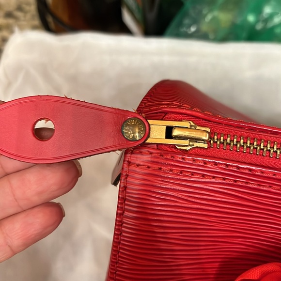 Preloved Red Epi Speedy 25 Louis Vuitton - Picture 11 of 11